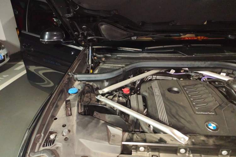Used BMW X6 2022 Restyled xDrive40i M Sport Package Engine Bay Right