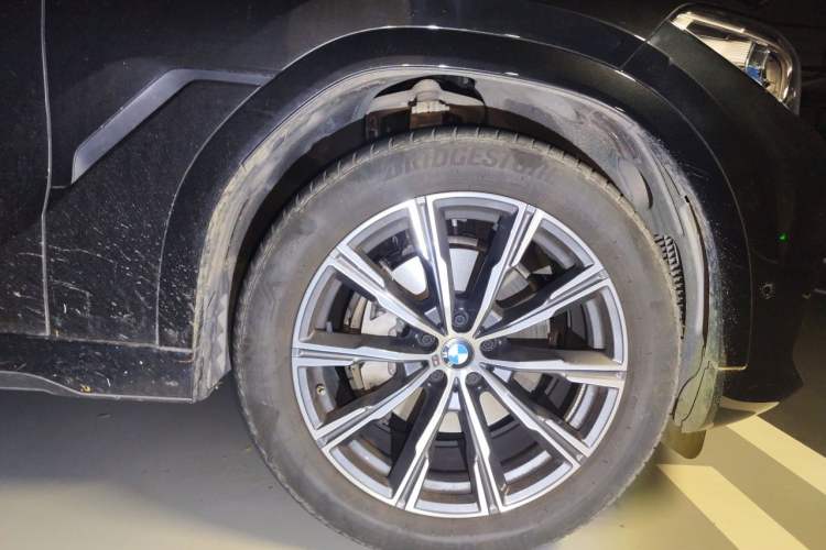 Used BMW X6 2022 Restyled xDrive40i M Sport Package Right Front Wheel Hub