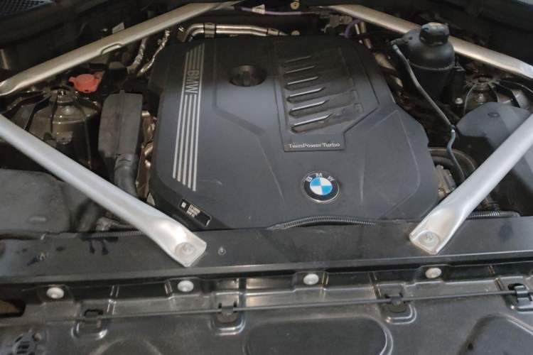 Used BMW X6 2022 Second Facelift xDrive40i M Sport Package Engine Bay