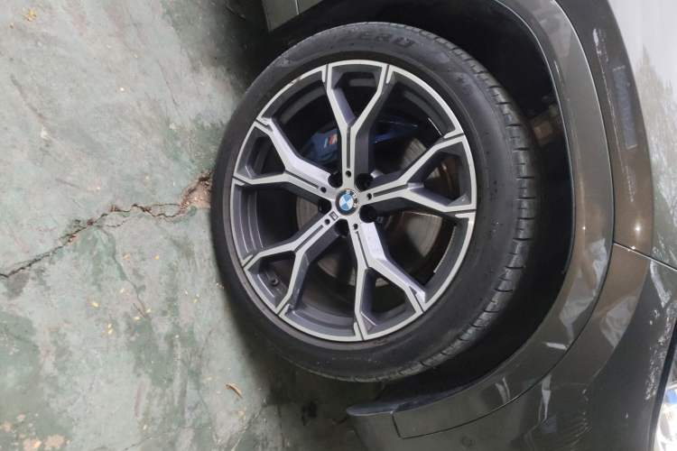 Used BMW X6 2022 Second Facelift xDrive40i M Sport Package Right Front Wheel Hub