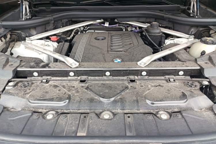 Used BMW X6 2022 Restyled xDrive40i M Sport Package Engine Bay