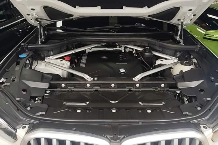 Used BMW X6 2022 xDrive30i M Sport Package Engine Bay