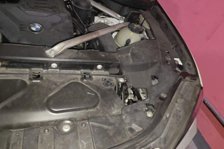 Used BMW X6 2022 xDrive30i M Sport Package Engine Bay Left
