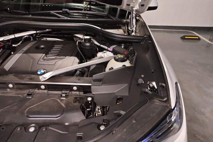 Used BMW X6 2022 Second Facelift xDrive40i Luxury Version M Sport Package Engine Bay Left