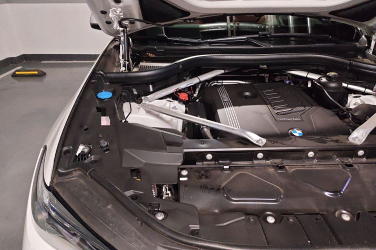 Used BMW X6 2022 Second Facelift xDrive40i Luxury Version M Sport Package Engine Bay Right