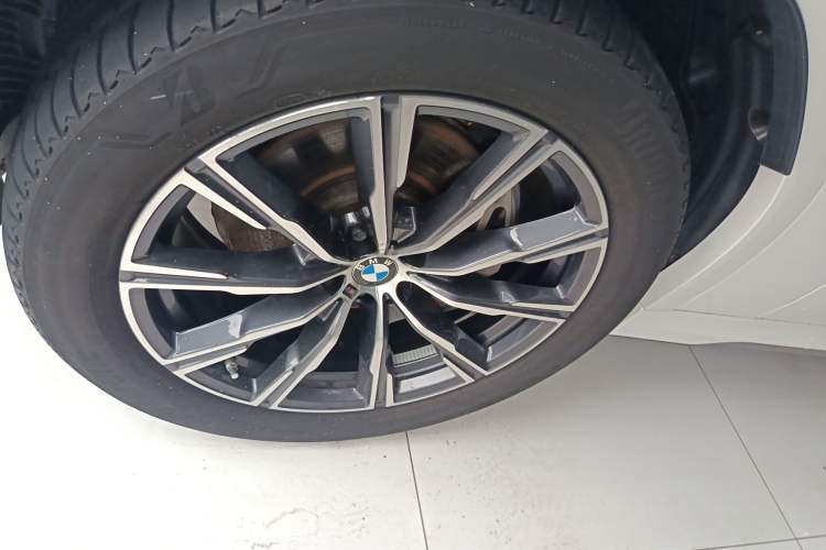 Used BMW X6 2022 Restyled xDrive40i M Sport Package Left Front Wheel Hub