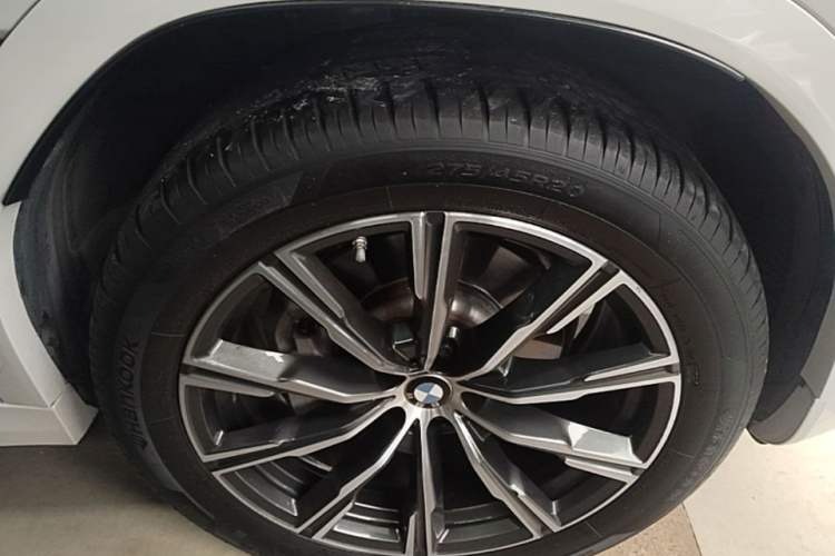 Used BMW X6 2022 xDrive30i M Sport Package Left Front Wheel Hub
