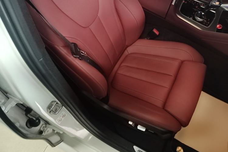 Used BMW X6 2022 xDrive30i M Sport Package Right Front Seat