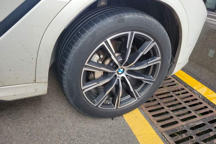 Used BMW X6 2022 xDrive30i M Sport Package Right Front Wheel Hub
