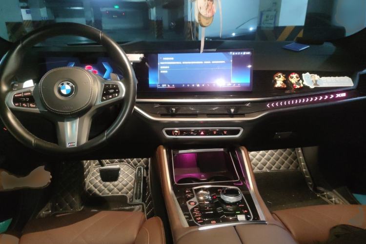 Used BMW X6 2023 xDrive40i Luxury Model with M Sport Package Center Console
