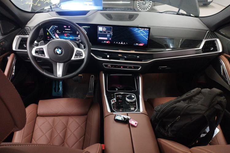 Used BMW X6 2023 xDrive40i Luxury Model with M Sport Package Center Console