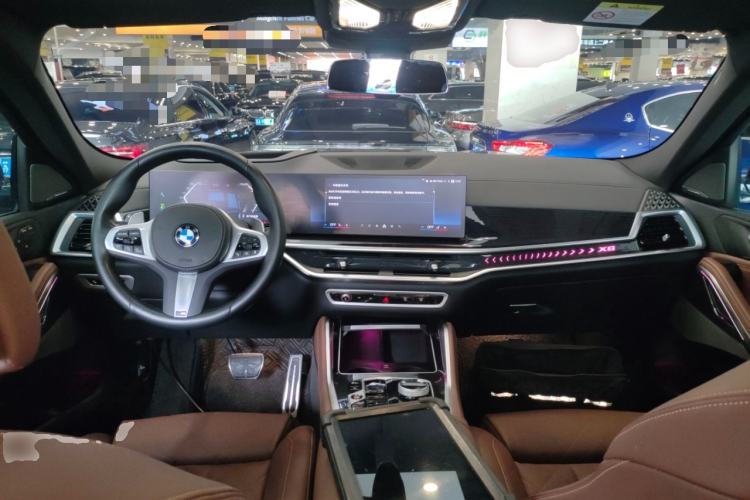 Used BMW X6 2023 xDrive40i Luxury Model with M Sport Package Center Console