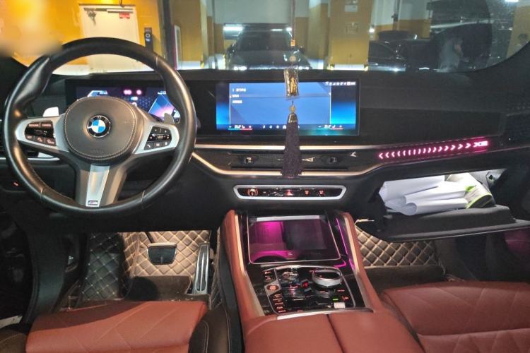 Used BMW X6 2023 xDrive40i Luxury Model with M Sport Package Center Console