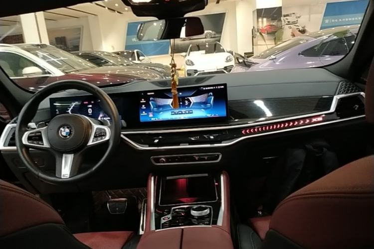 Used BMW X6 2023 xDrive40i Luxury Model with M Sport Package Center Console