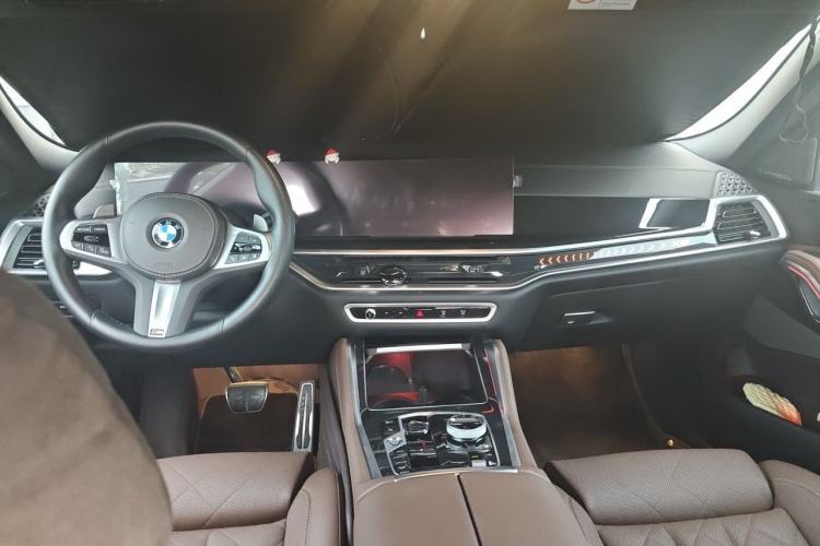 Used BMW X6 2023 xDrive40i Luxury Model with M Sport Package Center Console