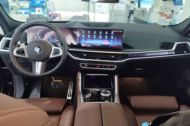 Used BMW X6 2023 xDrive40i Luxury Model with M Sport Package Center Console