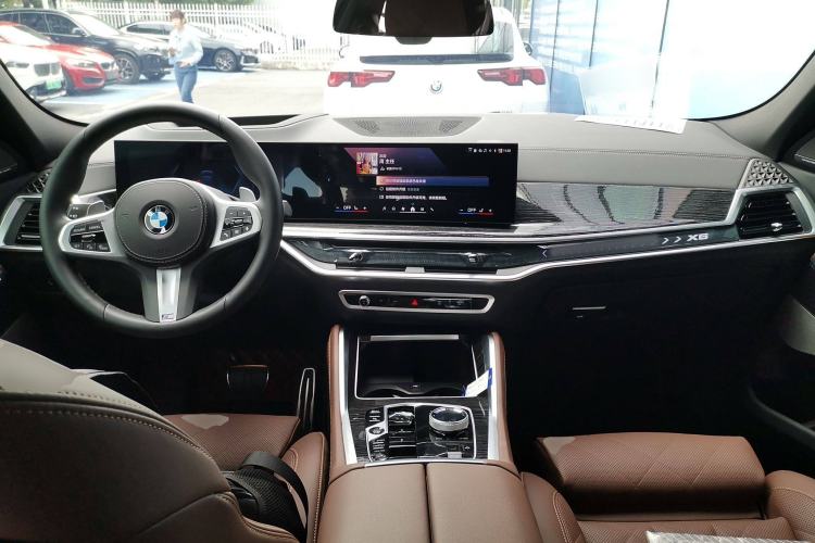 Used BMW X6 2023 xDrive40i M Sport Package Center Console