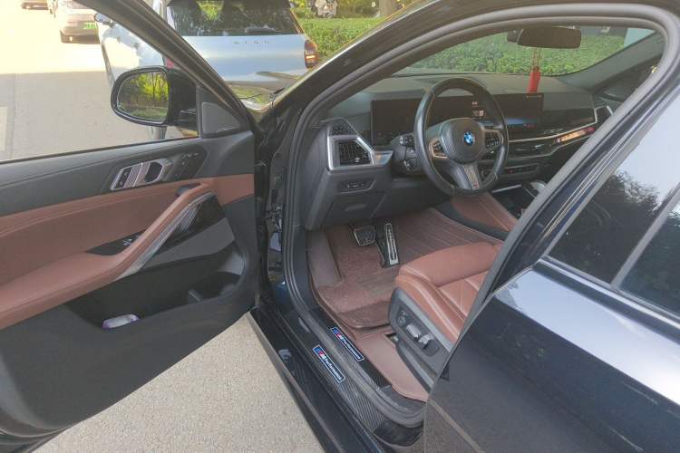 Used BMW X6 2023 xDrive40i M Sport Package Driver Seat