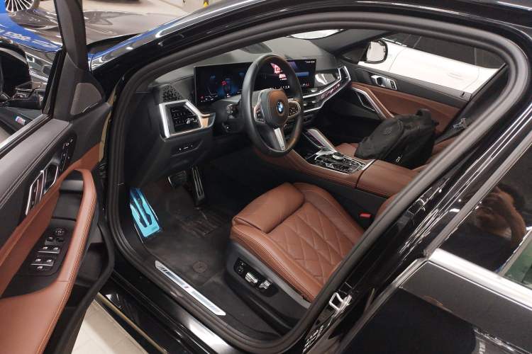 Used BMW X6 2023 xDrive40i Luxury Model with M Sport Package Driver Seat