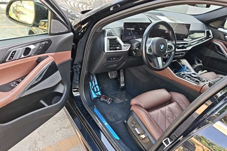 Used BMW X6 2023 xDrive40i M Sport Package Driver Seat