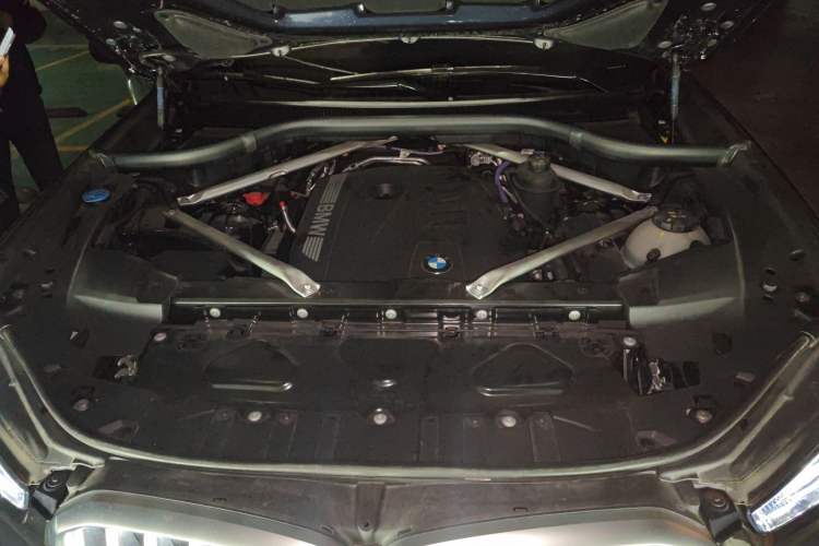 Used BMW X6 2023 xDrive40i M Sport Package Engine Bay