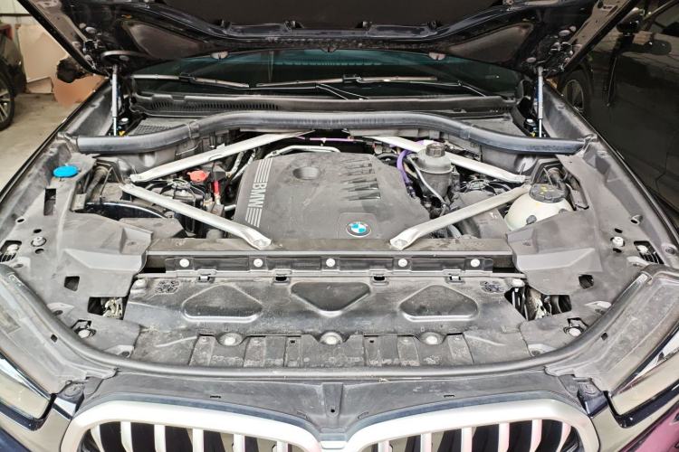 Used BMW X6 2023 xDrive40i M Sport Package Engine Bay