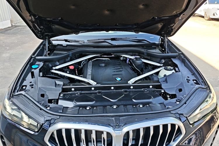 Used BMW X6 2023 xDrive40i M Sport Package Engine Bay