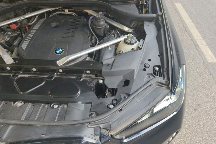 Used BMW X6 2023 xDrive40i M Sport Package Engine Bay Left