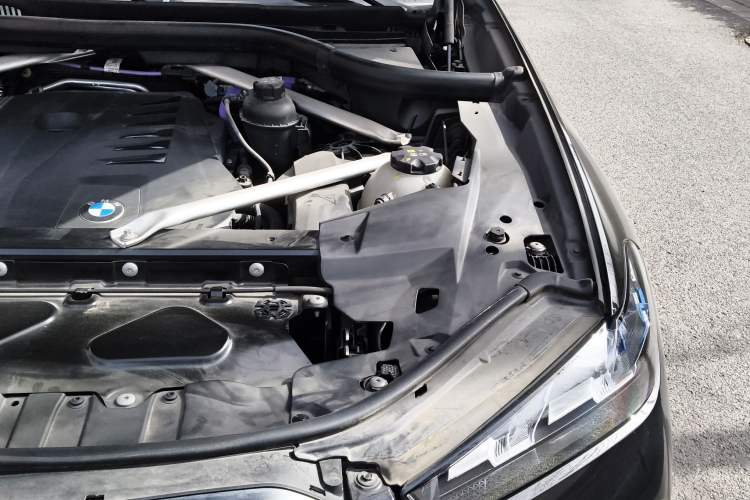 Used BMW X6 2023 xDrive40i Luxury Model with M Sport Package Engine Bay Left