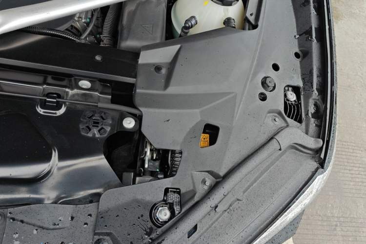 Used BMW X6 2023 xDrive40i M Sport Package Engine Bay Left
