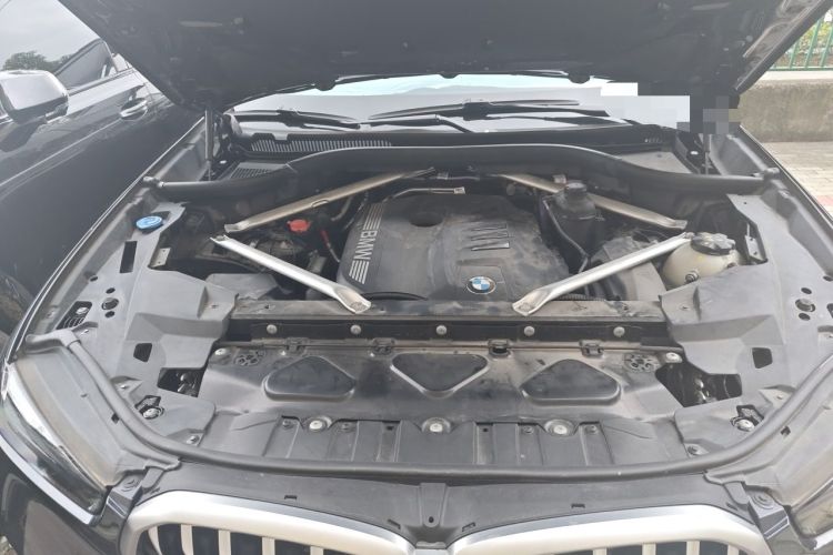 Used BMW X6 2023 xDrive40i Luxury Model with M Sport Package Engine Bay