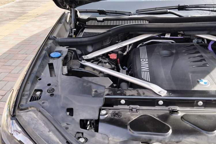 Used BMW X6 2023 xDrive40i Luxury Model with M Sport Package Engine Bay Right
