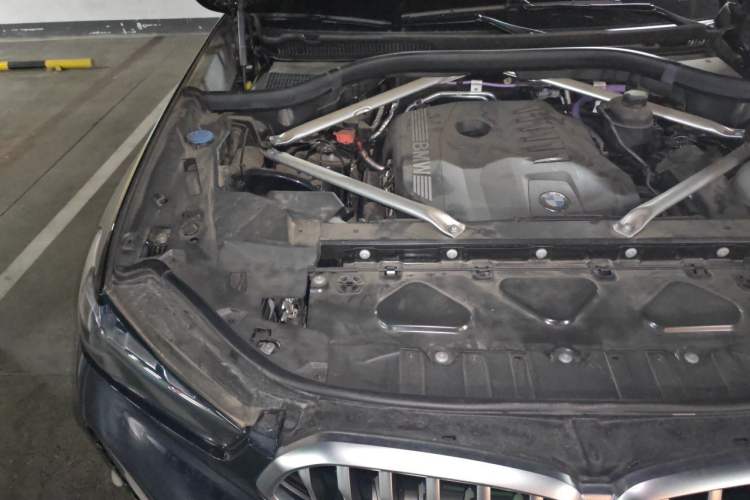 Used BMW X6 2023 xDrive40i Luxury Model with M Sport Package Engine Bay Right