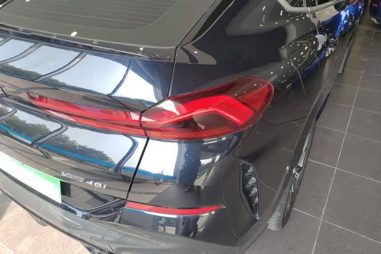 Used BMW X6 2023 xDrive40i Luxury Model with M Sport Package Exterior 3