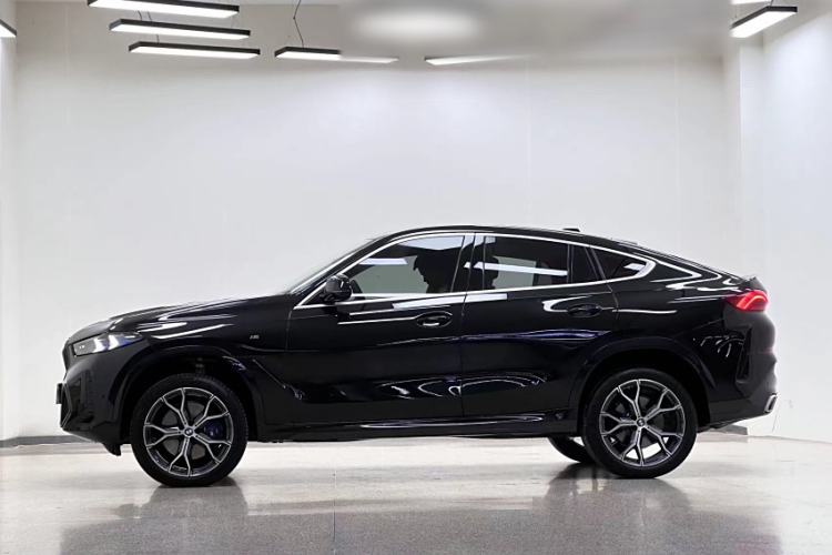 Used BMW X6 2023 xDrive40i Luxury Model with M Sport Package Exterior 3