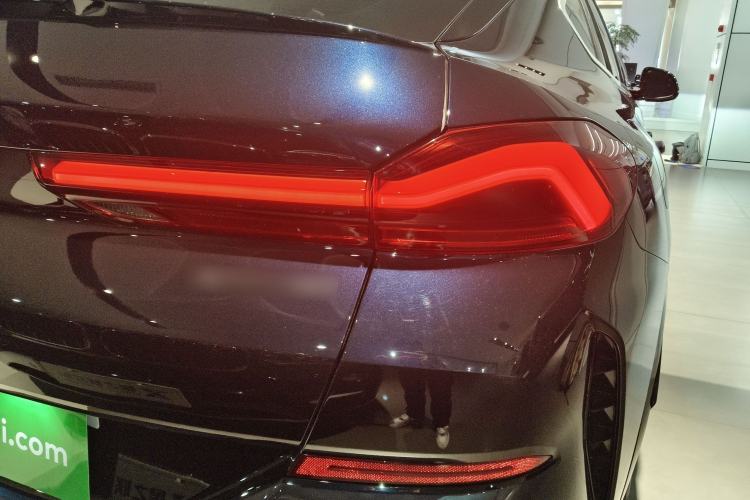 Used BMW X6 2023 xDrive40i Luxury Model with M Sport Package Exterior 3