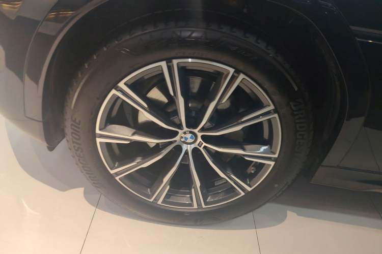 Used BMW X6 2023 xDrive30i M Sport Package Exterior 4