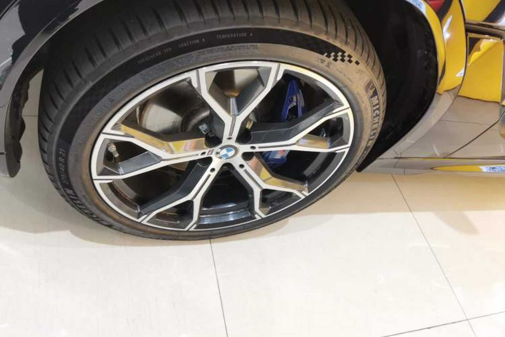 Used BMW X6 2023 xDrive40i Luxury Model with M Sport Package Exterior 7