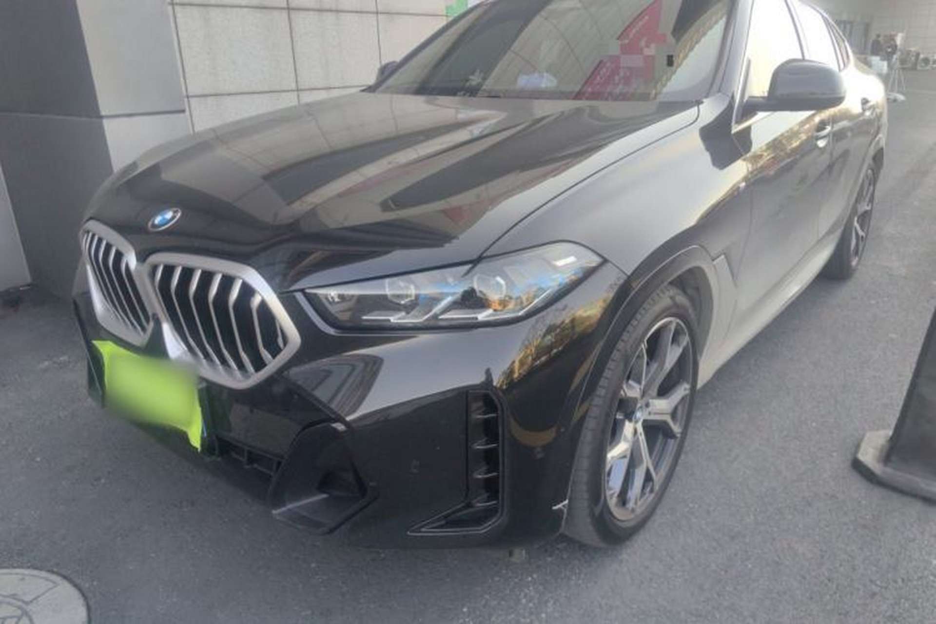 Used BMW X6 2023 xDrive40i M Sport Package Front Left 45 Deg
