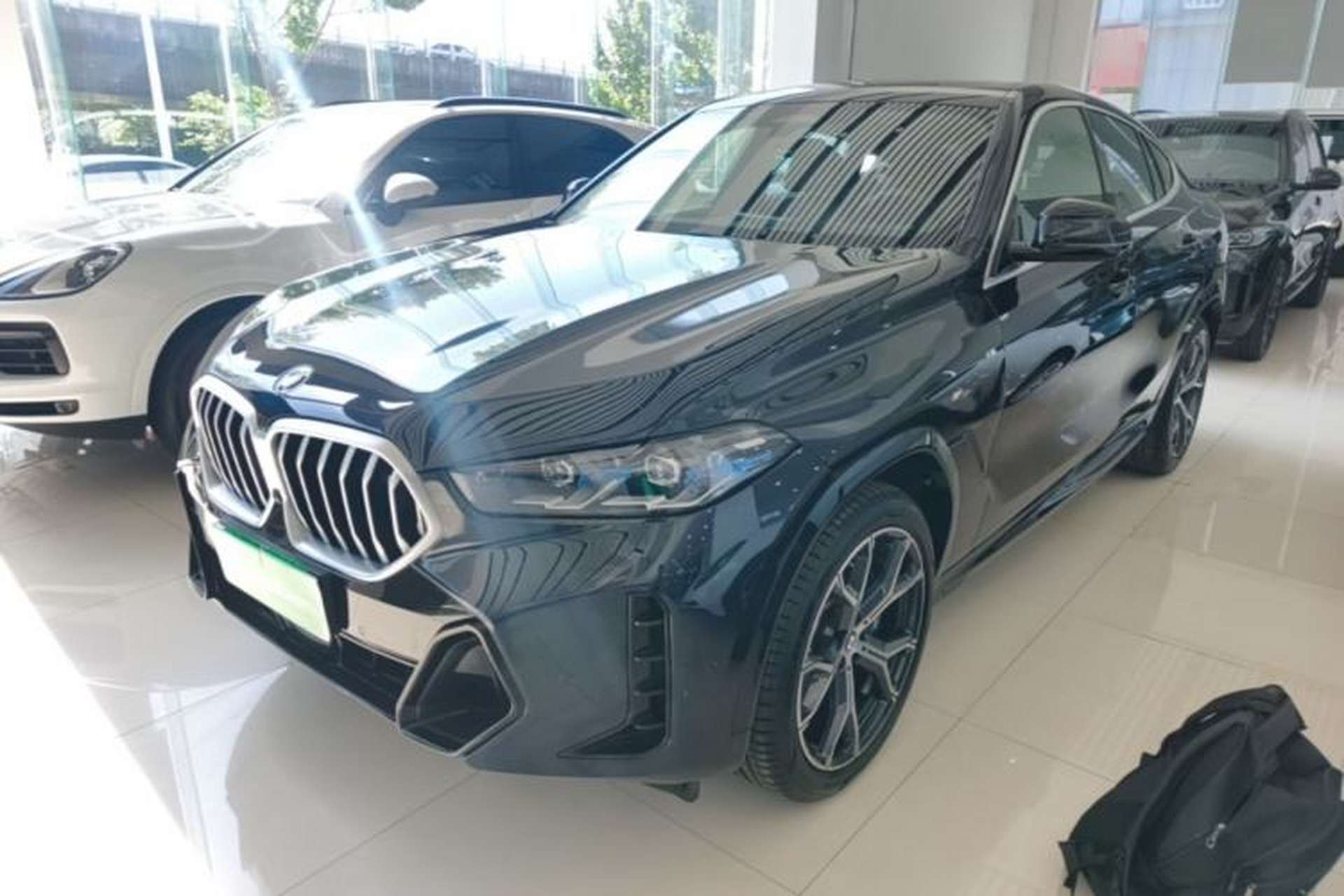 Used BMW X6 2023 xDrive40i M Sport Package Front Left 45 Deg