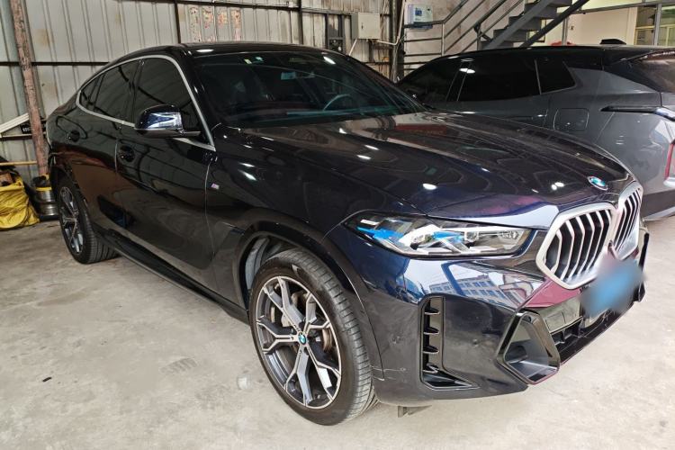 Used BMW X6 2023 xDrive40i M Sport Package Front Right 45 Deg