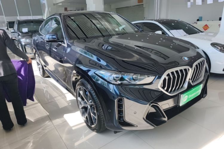 Used BMW X6 2023 xDrive40i M Sport Package Front Right 45 Deg