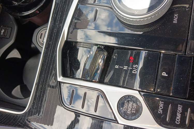 Used BMW X6 2023 xDrive40i M Sport Package Gear Lever