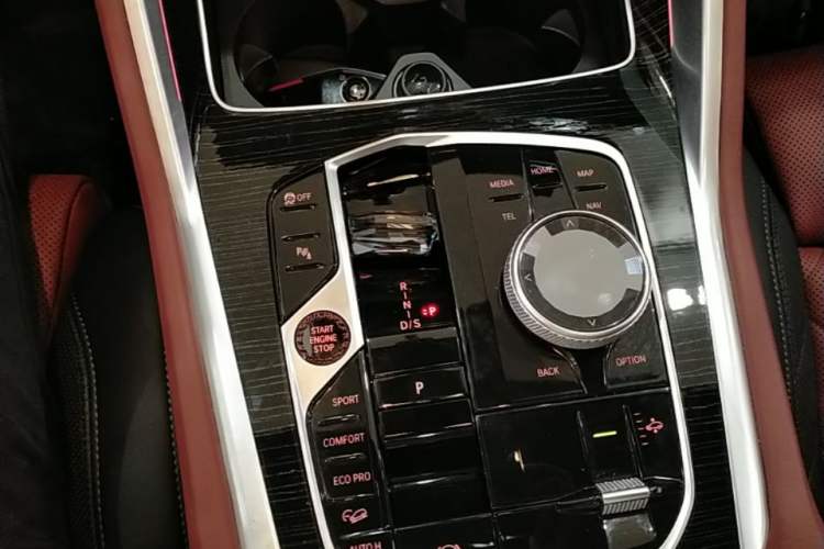 Used BMW X6 2023 xDrive40i Luxury Model with M Sport Package Gear Lever