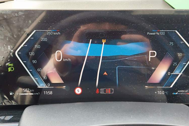 Used BMW X6 2023 xDrive40i Luxury Model with M Sport Package Instrument Cluster