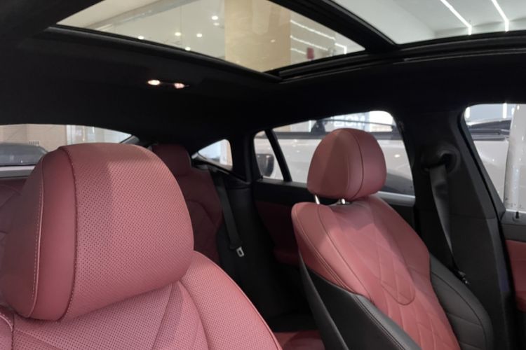 Used BMW X6 2023 xDrive30i M Sport Package Interior 13