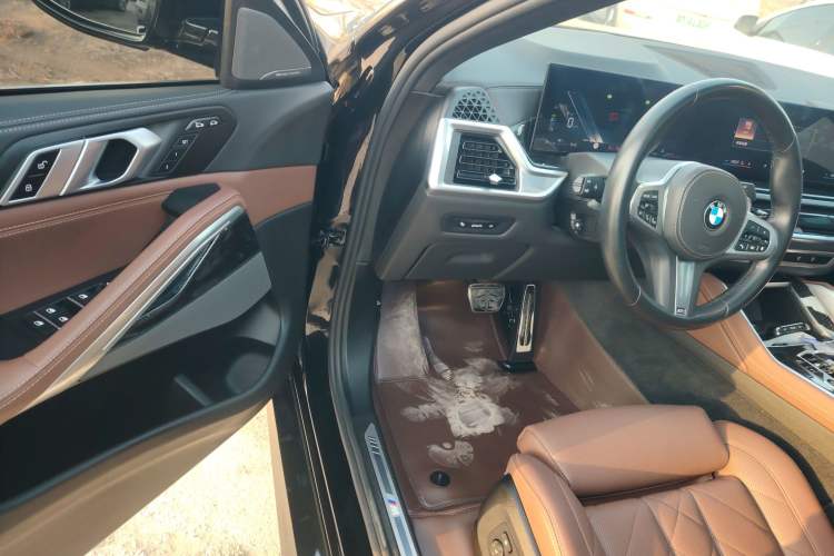 Used BMW X6 2023 xDrive40i M Sport Package Interior 3