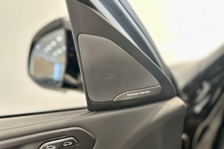 Used BMW X6 2023 xDrive40i Luxury Model with M Sport Package Interior 3