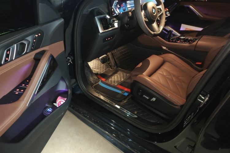 Used BMW X6 2023 xDrive30i M Sport Package Interior 3