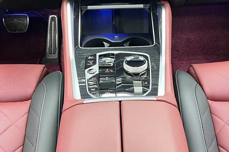 Used BMW X6 2023 xDrive40i Luxury Model with M Sport Package Interior 4